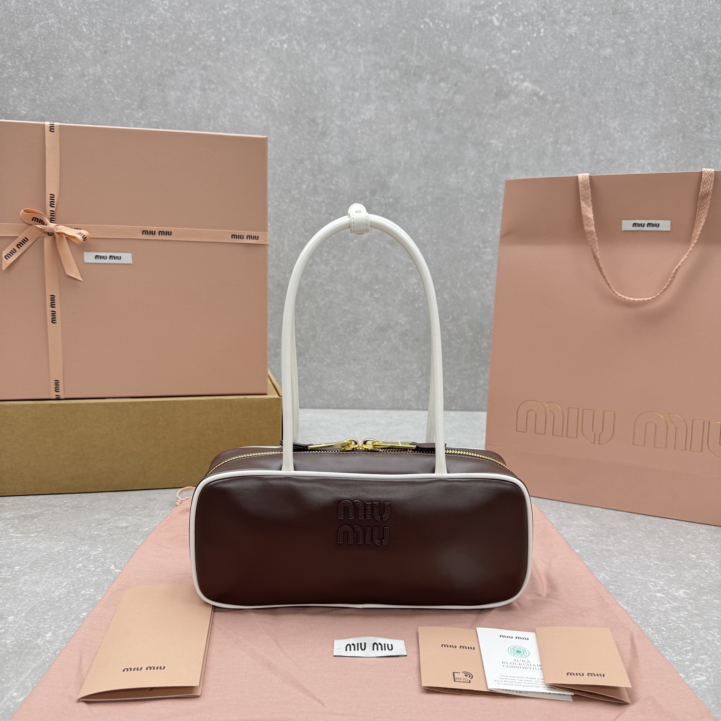 미우미우 레더 보우 탑핸들백 5BB173 가로 28 × 세로 11.5 (손잡이 포함 33) × 폭 8cm