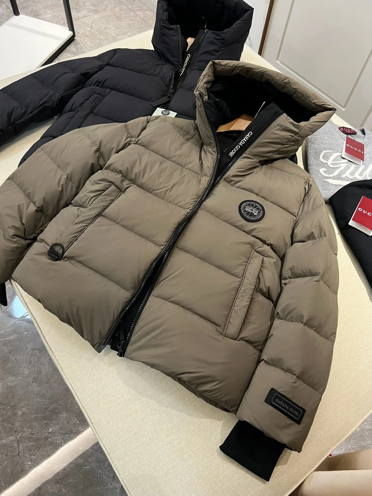 Canada Goose 슬리브 로고 후드 다운 재킷 구스다운