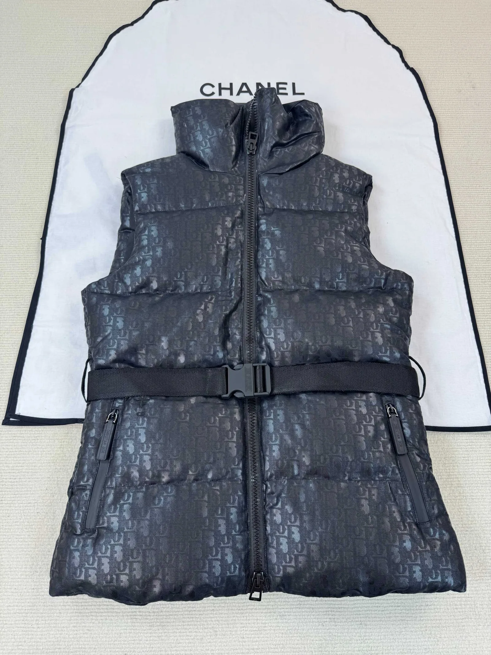 DiorAlps 벨트 푸퍼 베스트