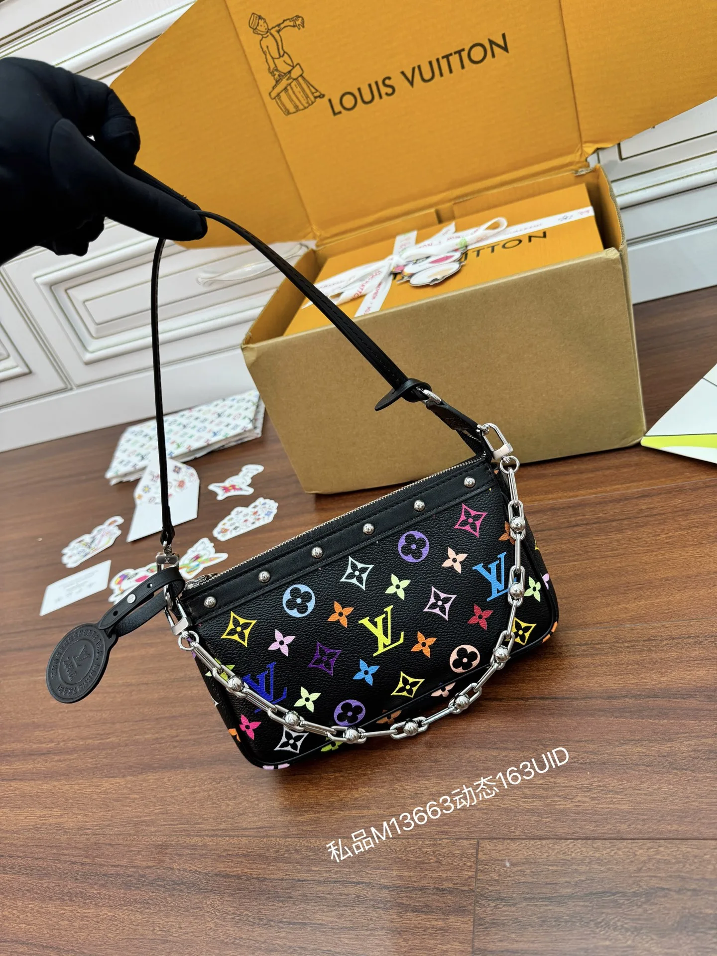 루이비통 M13663 LV x TM Pochette Accessoires