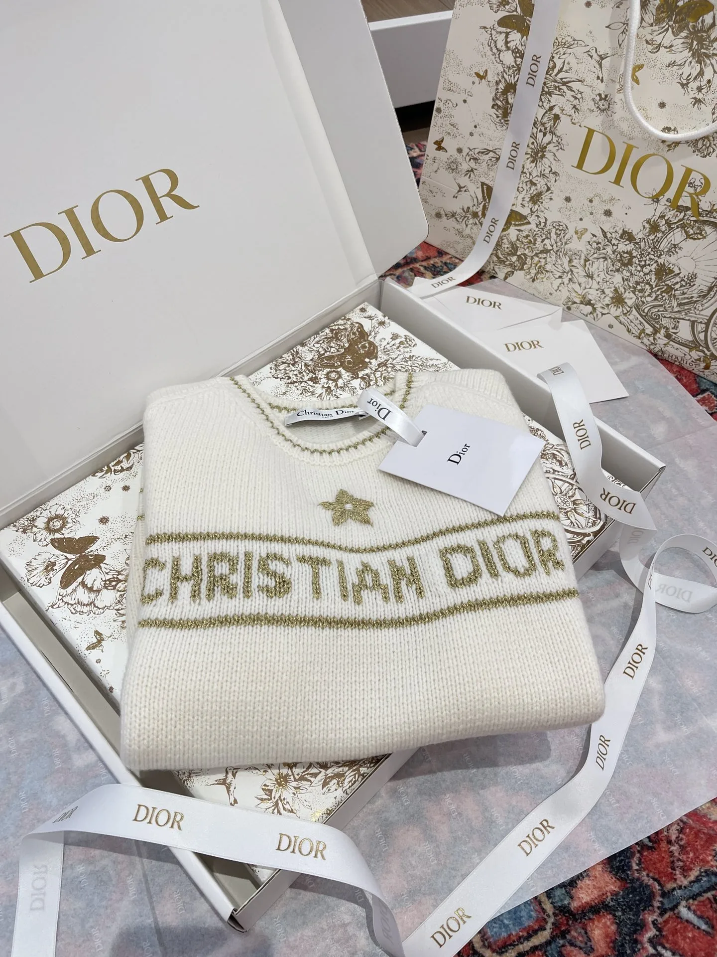 dior 25ss 이른 봄 럭키스타 자수 모직 티셔츠