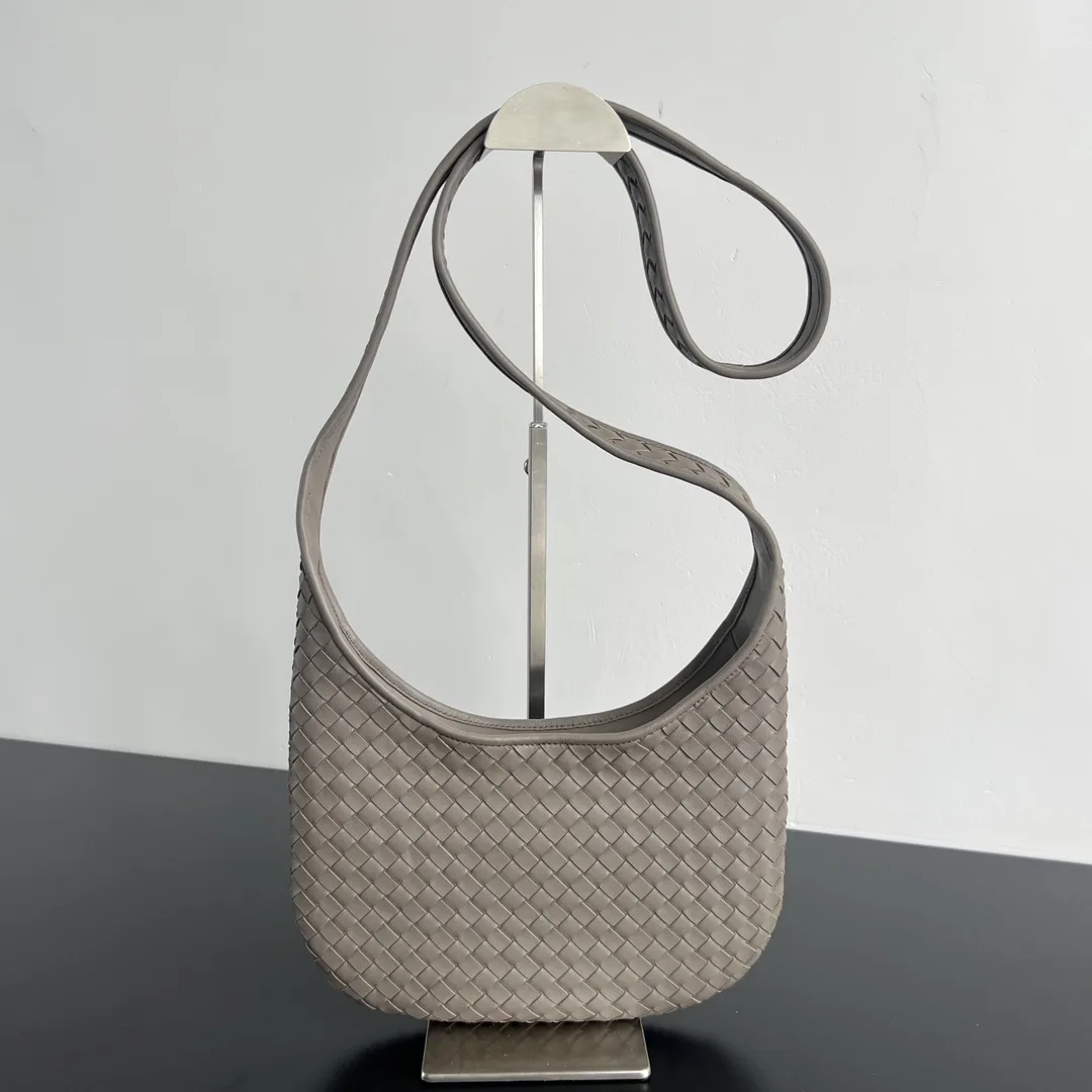 BOTTEGA VENETA 스몰 베네토 836918 27x17x2.5cm  숄더 스트랩 56.5cm