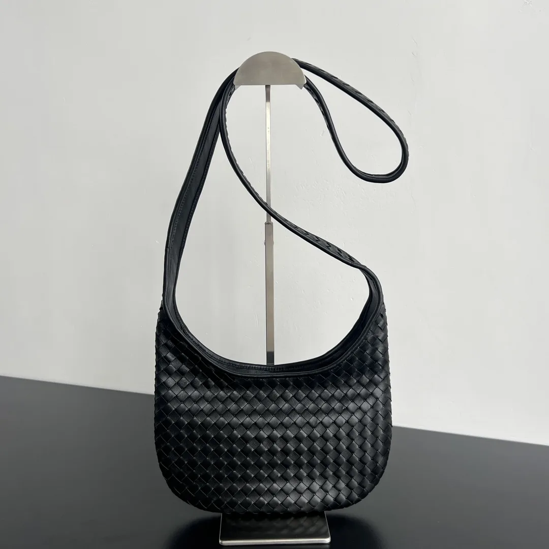 BOTTEGA VENETA 스몰 베네토 836918 27x17x2.5cm  숄더 스트랩 56.5cm