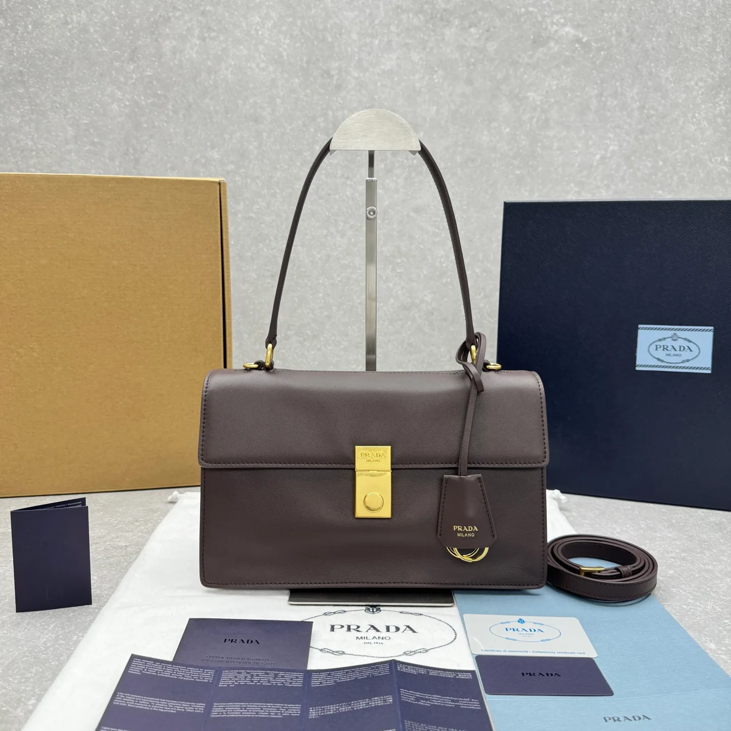 Prada  소프트 사운드 숄더 백  28×9×17cm