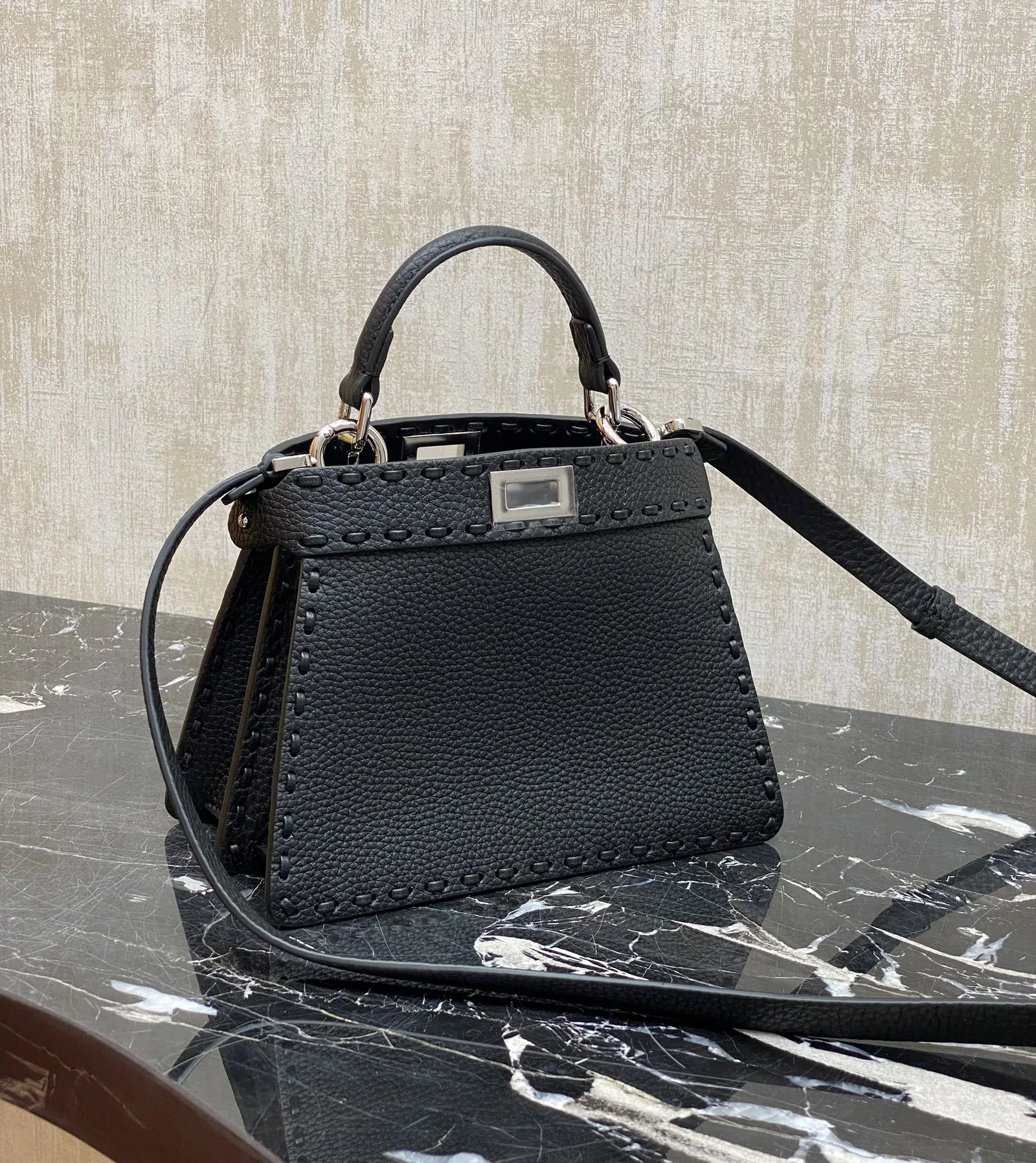 FENDI 미니 peekaboo petite  20x15.5x11cm