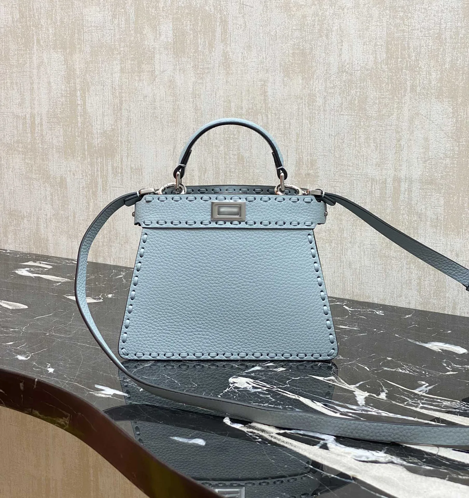 FENDI 미니 peekaboo petite  20x15.5x11cm
