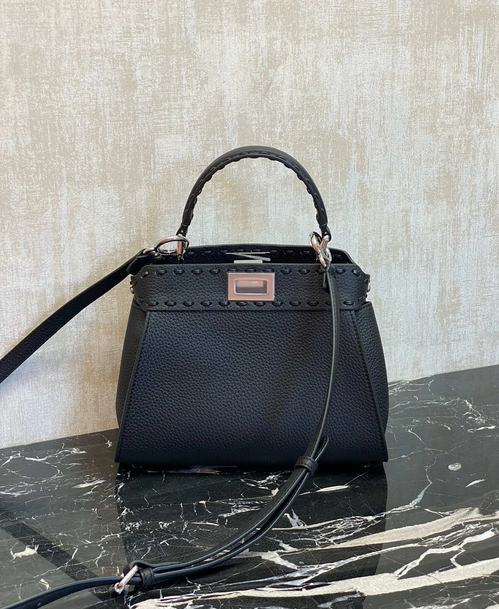 FENDI 미니 피카부  18 X11 X 23 cm