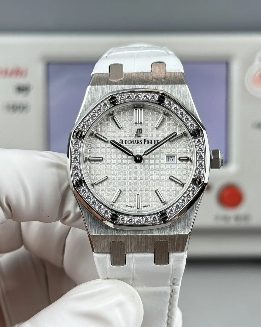 GR | 쿼츠 무브먼트 l 33mm l 오데마 피게 로열 오크 67651