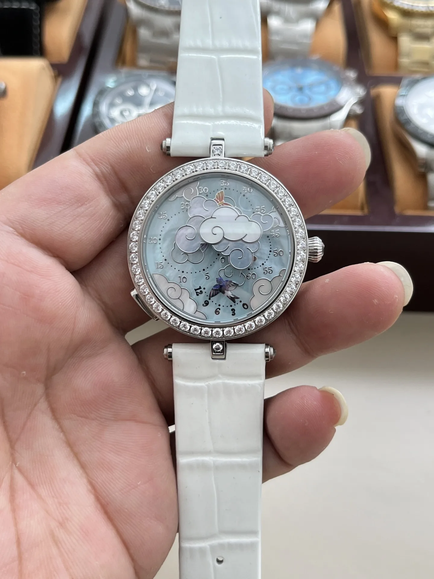 Van Cleef and Arpels 반클리프 아펠의 레이디 아펠 롱 드 데 빠삐옹 워치 38mm
