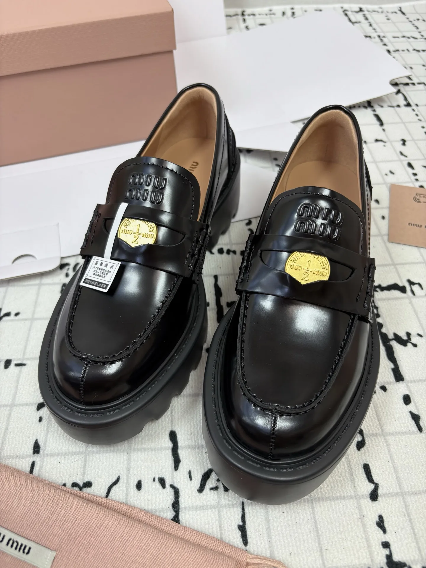 miumiu 가죽 페니 로퍼