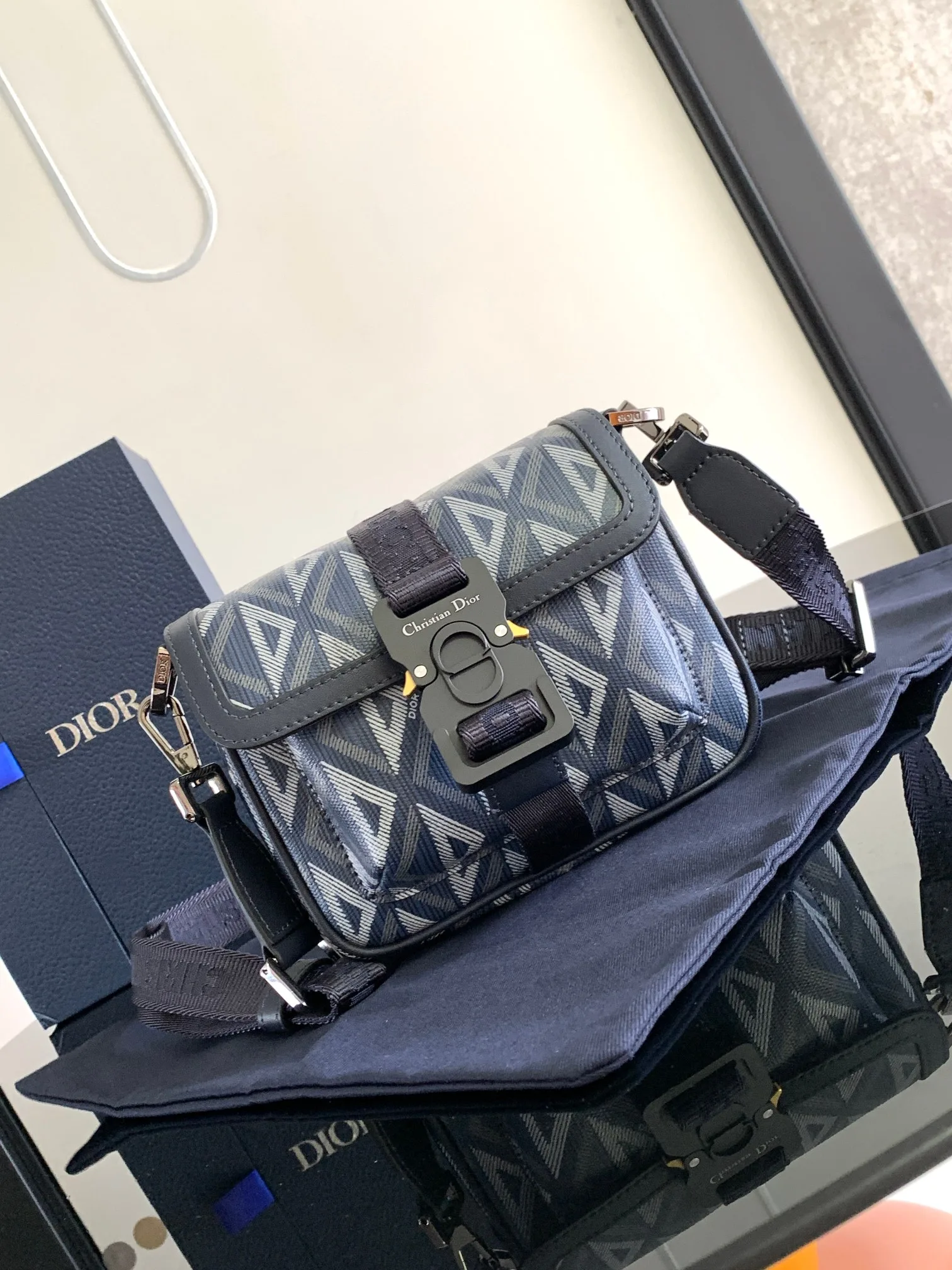 dior 히트 더 로드 미니백 2ESCA458CDP 19 x 11 x 4