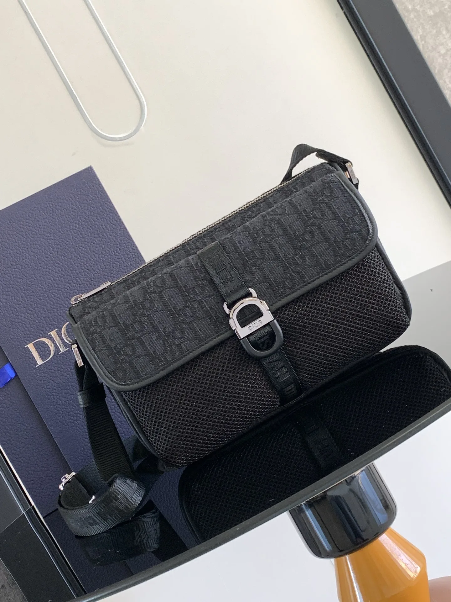 디올 DIOR 디올가방 숄더백 H27E 1EIPO302YKY 26 x 18 x 5