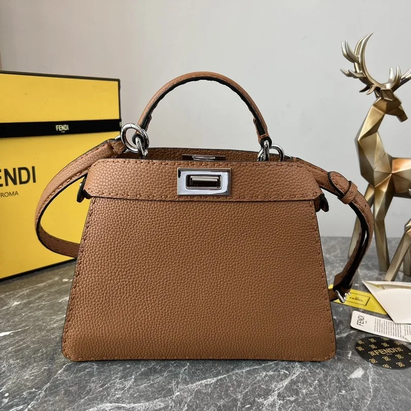 FENDI 스몰 피카부peekaboo   ISeeU 27*9.5*21cm