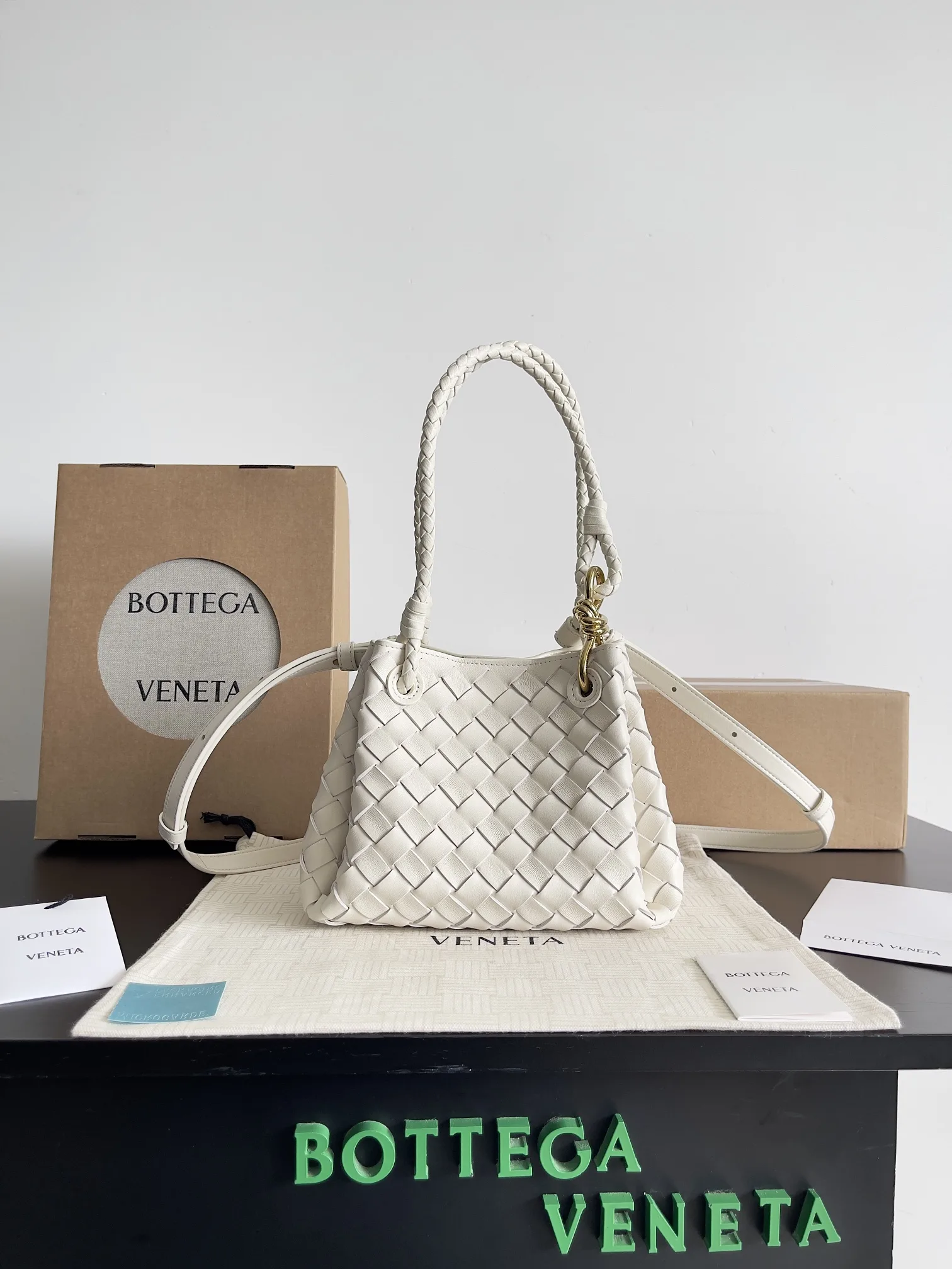 보테가 베네타 스몰 파라슈트 826220  21*17*16cm