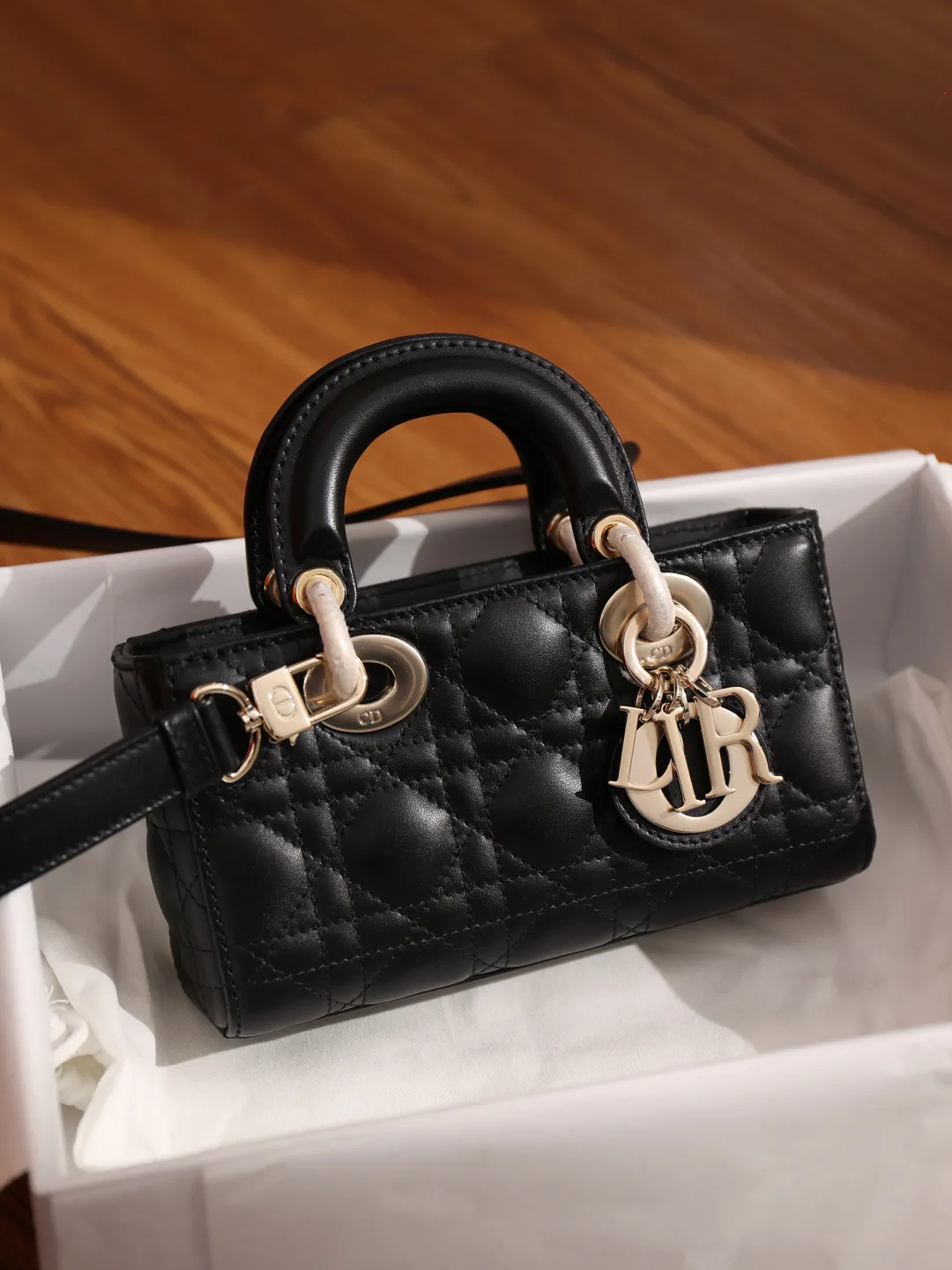 M9 디올  Lady D-Joy  미니 백  19 x 10.5 x 5.5  cm
