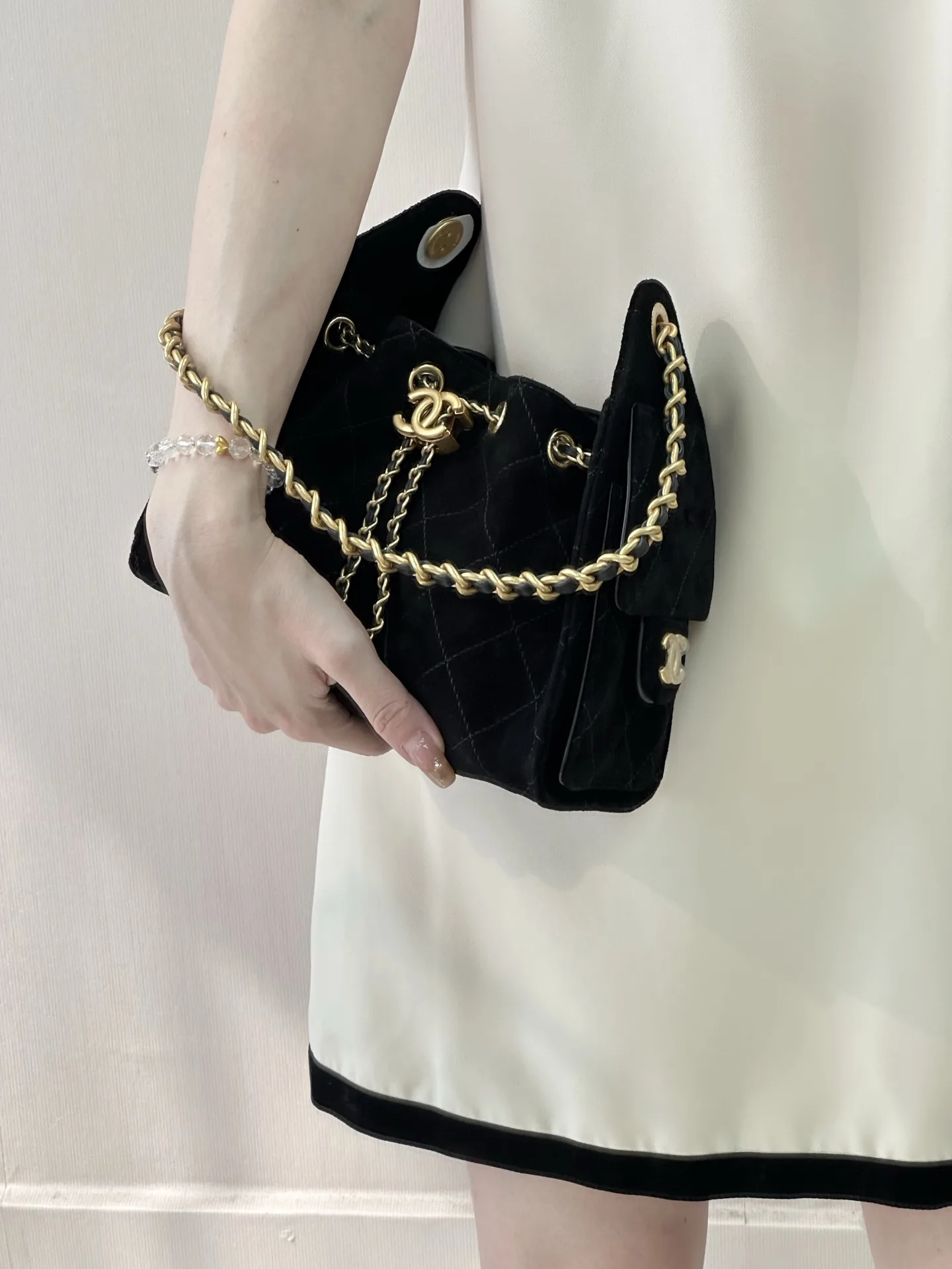 샤 ƆC 넬 25 미니백 스웨이드 메탈릭 카프스킨  AS5631 22-20-12.5cm