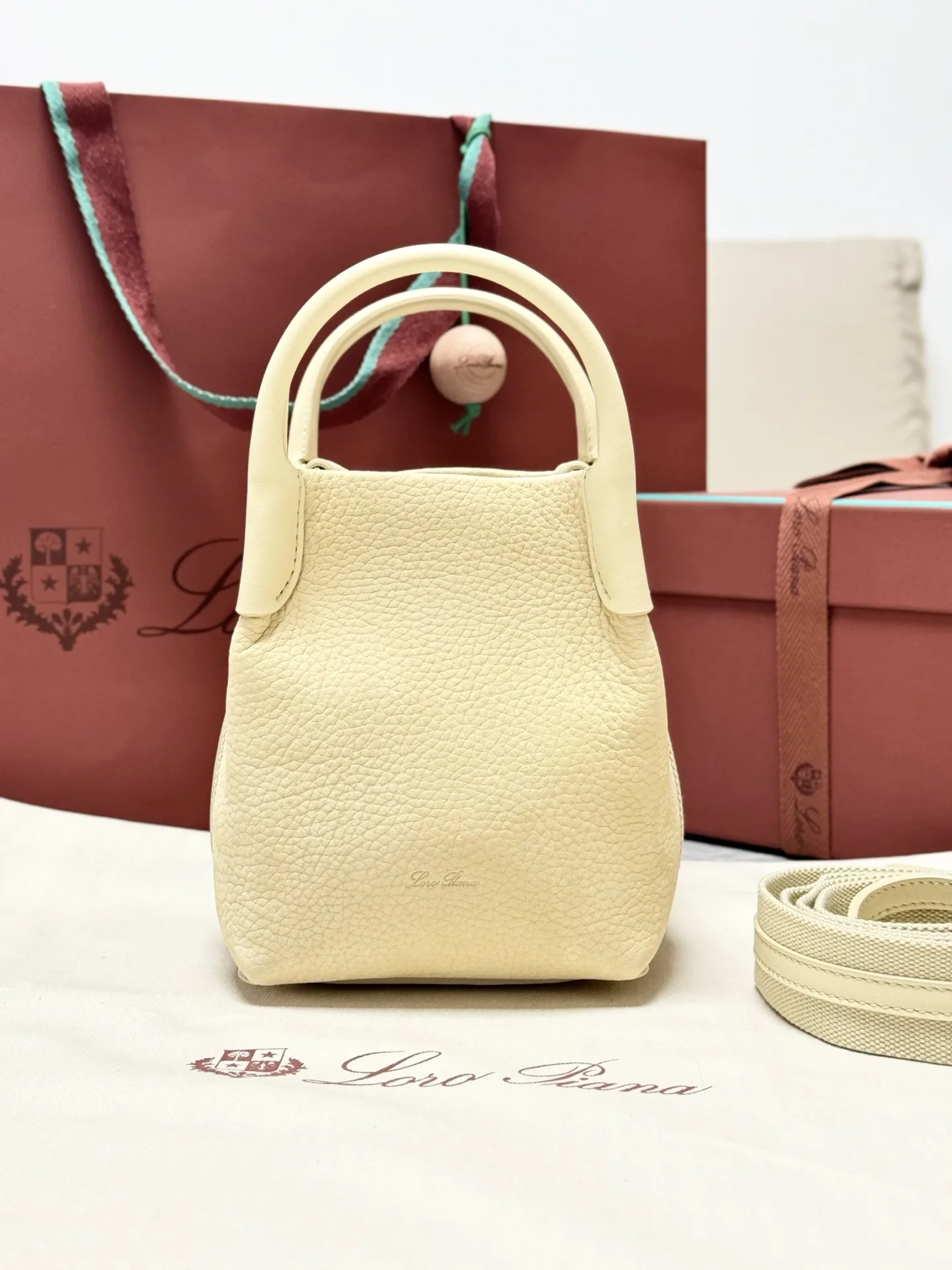 로로피아나  Micro Bale bag 13 X 13 X 16cm