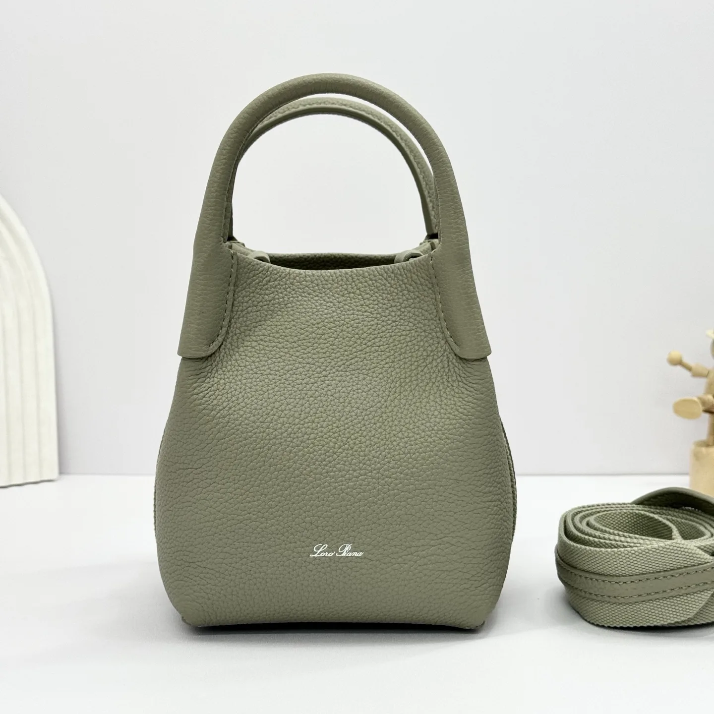 로로피아나  Micro Bale bag 13 X 13 X 16cm