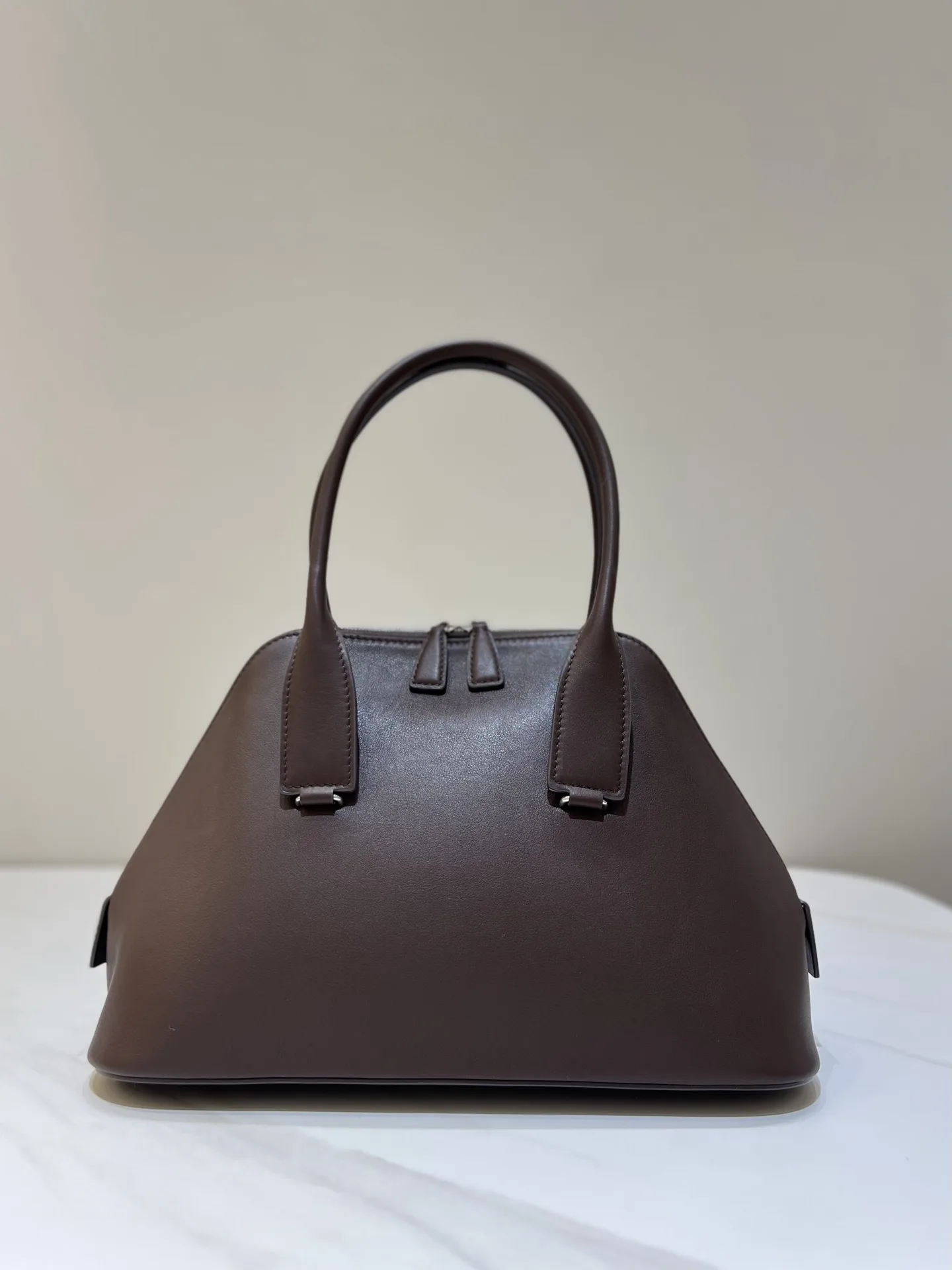 THE ROW  Pre-Owned Devon 데본 백 32x16.5x20cm